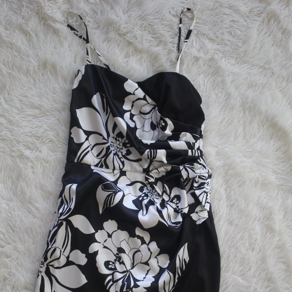 Black And White Floral Short Dress